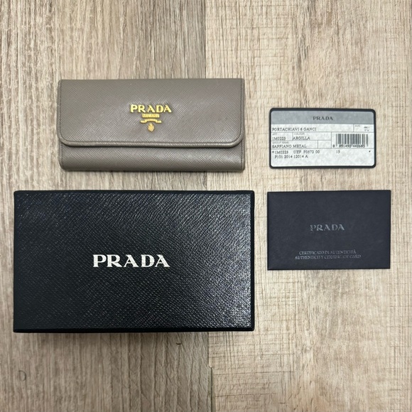 Prada Saffiano Keyholder Argilla - Picture 7 of 9